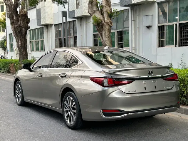 Lexus ES — Фото автомобиля 5