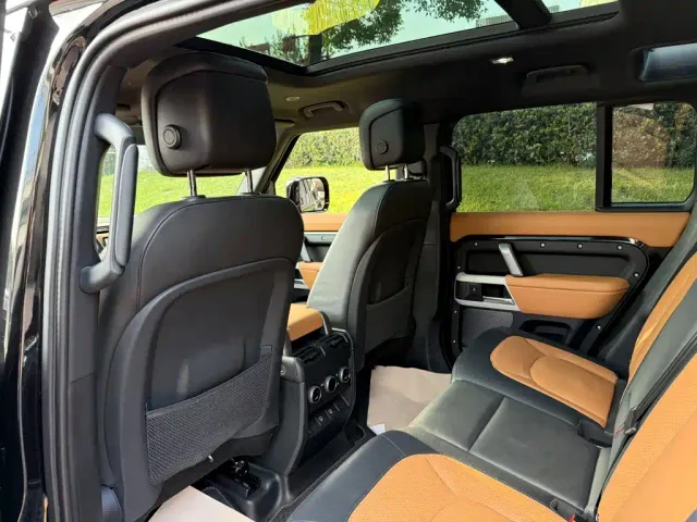 Land Rover Defender — Фото автомобиля 10