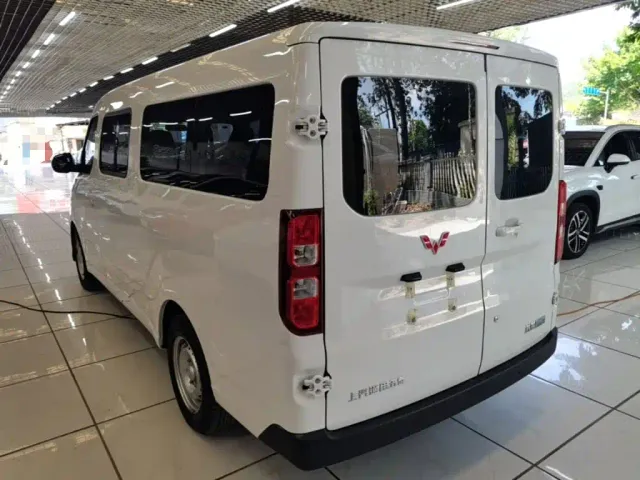 Wuling Yangguang — Фото автомобиля 22