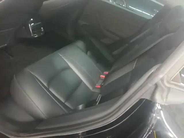 Tesla Model 3 — Фото автомобиля 16