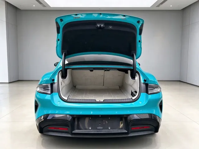 Xiaomi SU7 — Фото автомобиля 23