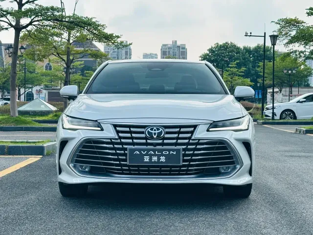 Toyota Avalon 2024 Hybrid 2.0L Luxury Edition — Фото автомобиля 2