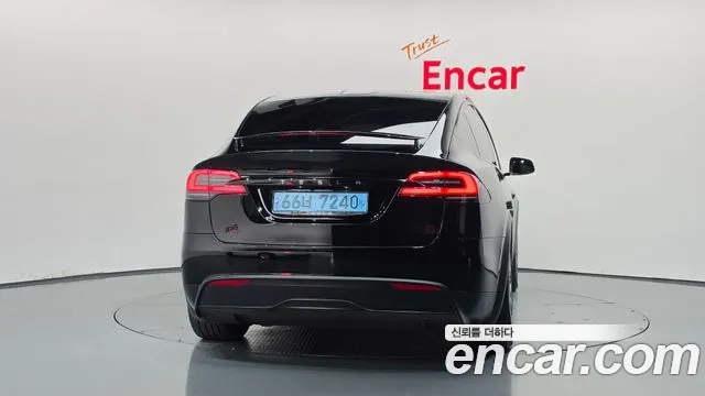 Tesla Model X — Фото автомобиля 4