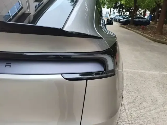 Tesla Model Y L 2025 Facelift Long Range AWD — Фото автомобиля 7