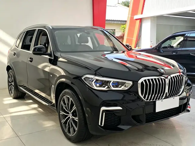 BMW X5 — Фото автомобиля 3