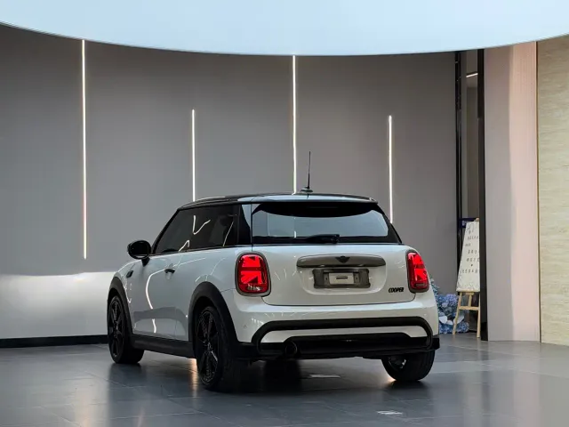 MINI Hatch — Фото автомобиля 11