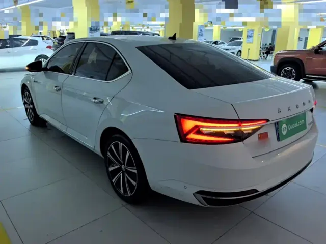 Skoda Superb — Фото автомобиля 4