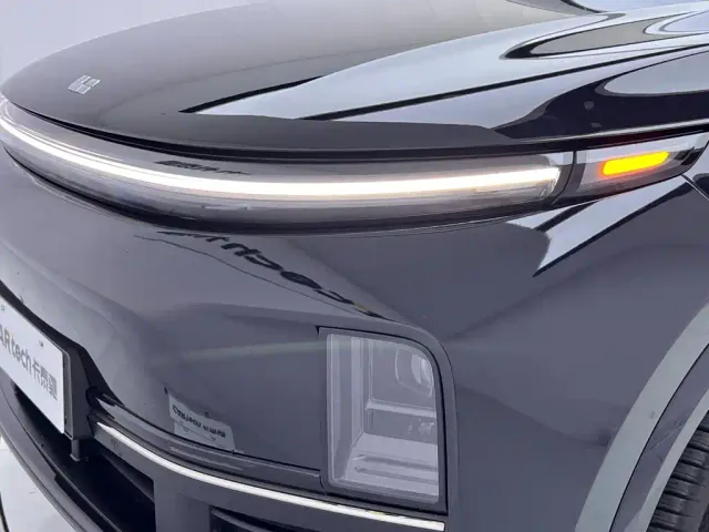 Li Auto L7 — Фото автомобиля 13