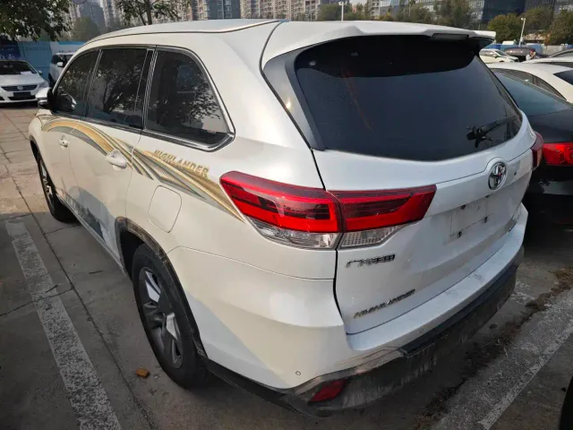 Toyota Highlander — Фото автомобиля 2