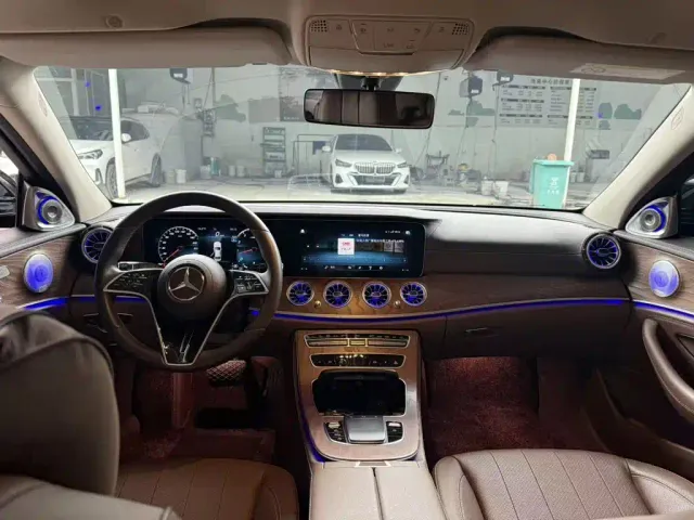 Mercedes-Benz E-Class — Фото автомобиля 5
