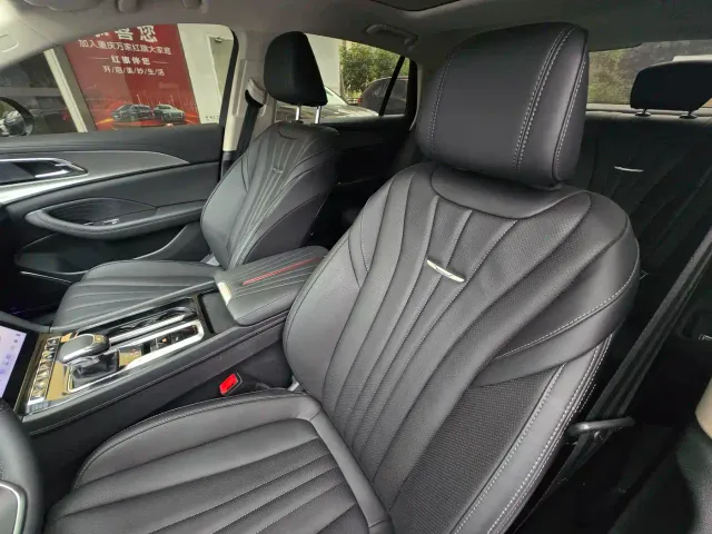 Hongqi H5 — Фото автомобиля 25