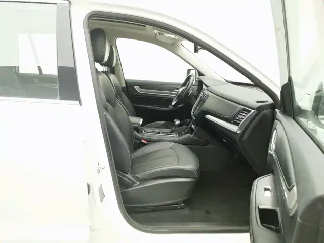Roewe RX8 — Фото автомобиля 23