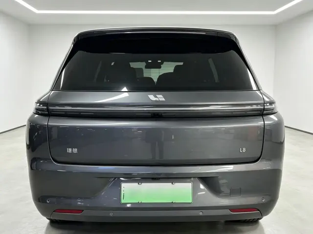 Li Auto L8 — Фото автомобиля 15