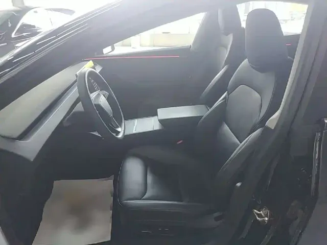 Tesla Model 3 — Фото автомобиля 14