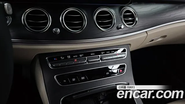 Mercedes-Benz E-Class — Фото автомобиля 28