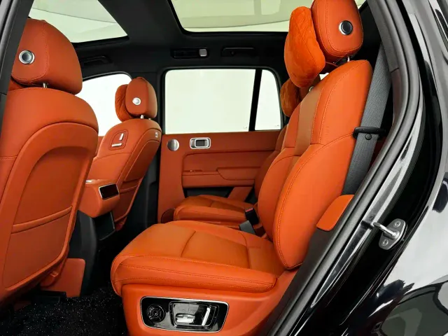 Li Auto L8 — Фото автомобиля 12