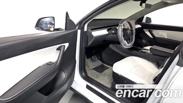 Tesla Model Y — Фото автомобиля 15