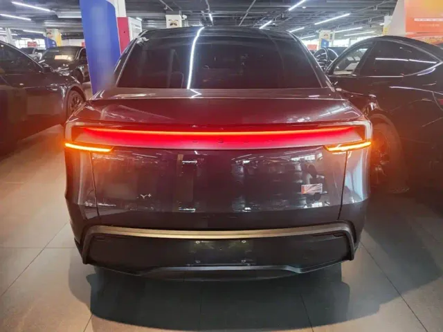 Tesla Model Y — Фото автомобиля 5