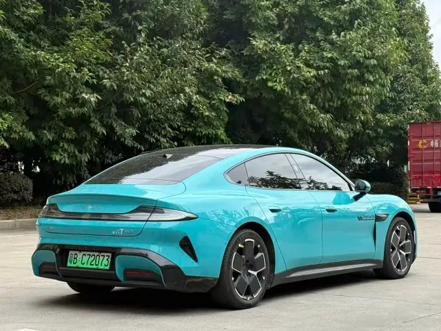 Xiaomi SU7 — Фото автомобиля 17