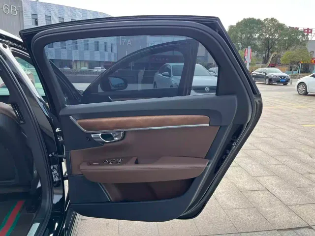 Volvo S90 — Фото автомобиля 20