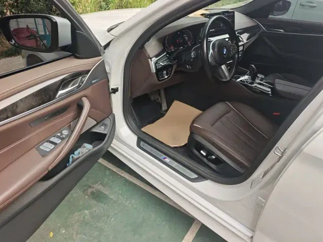 BMW 5 Series — Фото автомобиля 12