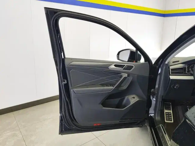 Volkswagen Tiguan L — Фото автомобиля 7