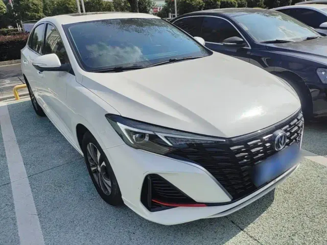 Changan Eado — Фото автомобиля 3