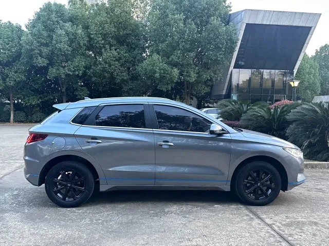 BYD e2 — Фото автомобиля 12