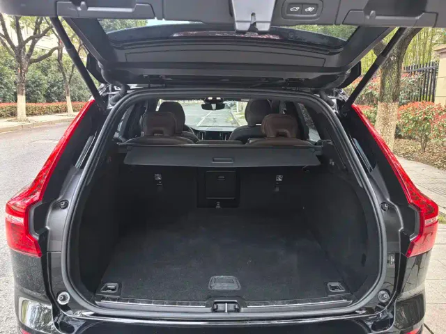 Volvo XC60 — Фото автомобиля 11