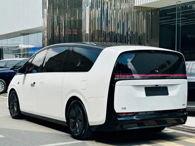 Li Auto Li Auto MEGA 2025 Model Home Family Special Edition — Фото автомобиля 4