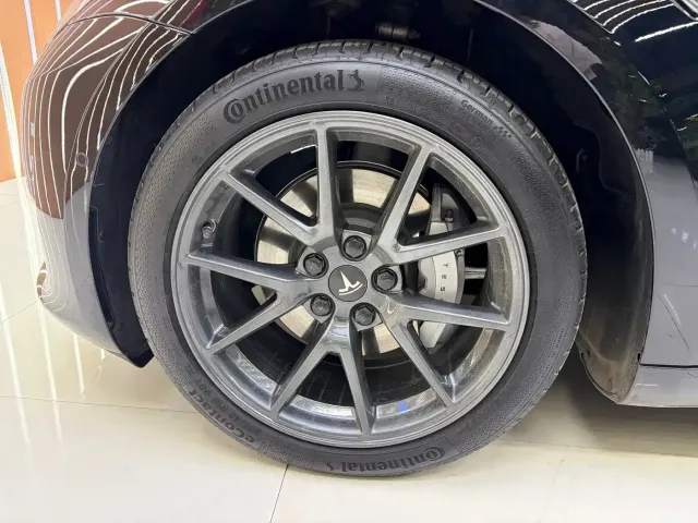 Tesla Model 3 — Фото автомобиля 10