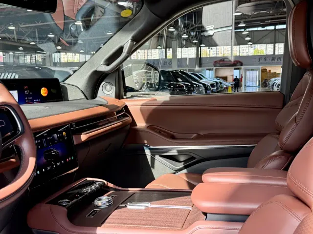 Lincoln Navigator — Фото автомобиля 16