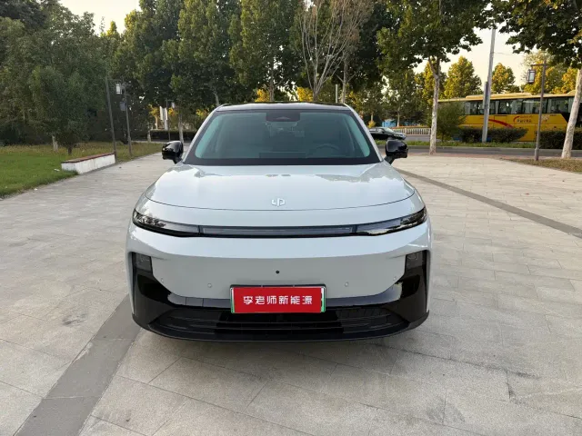 Leapmotor B10 — Фото автомобиля 2