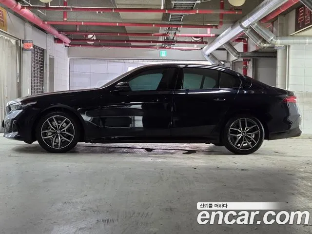 BMW 5 Series G60 — Фото автомобиля 20