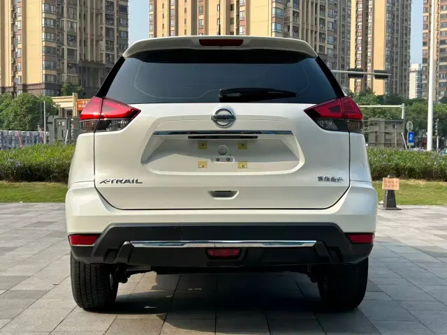 Nissan X-Trail — Фото автомобиля 4