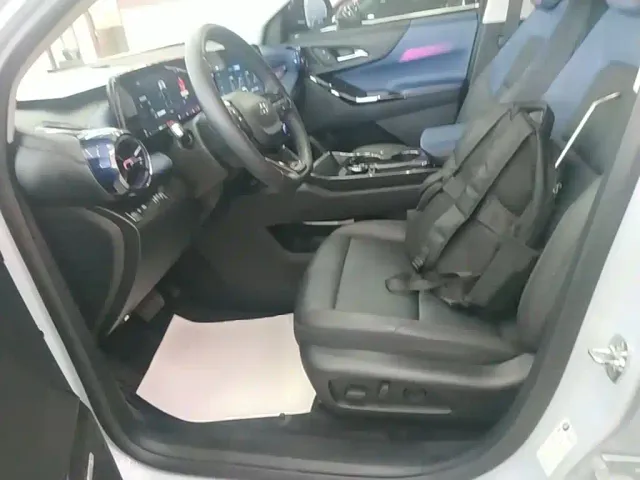 Chevrolet Equinox Plus — Фото автомобиля 14