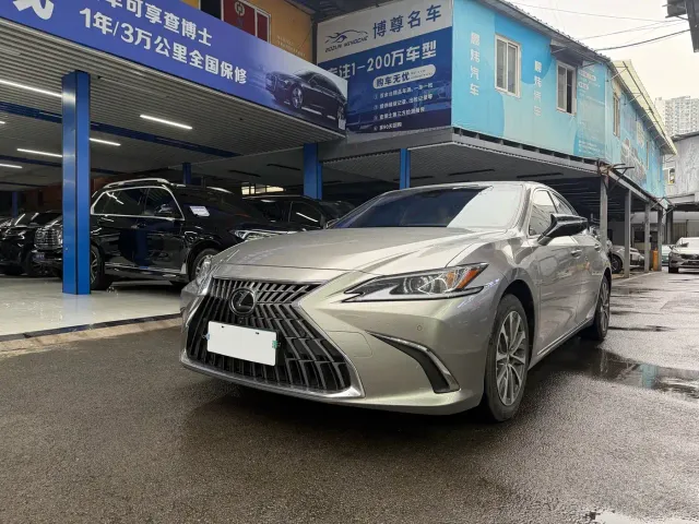 Фотография автомобиля — Lexus ES