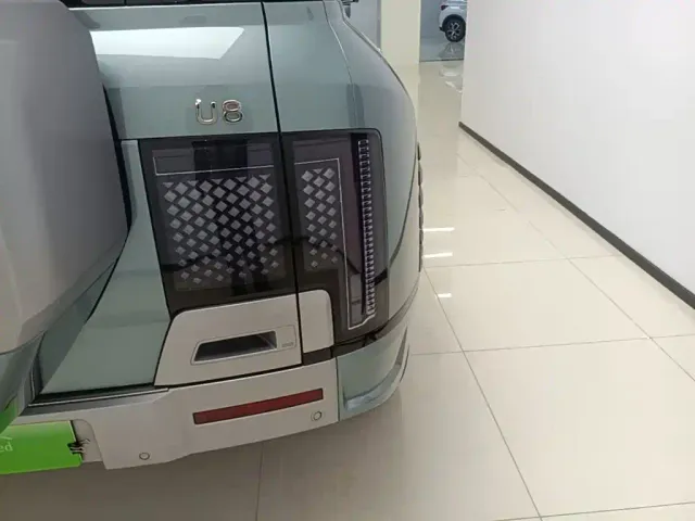 BYD U8 — Фото автомобиля 7