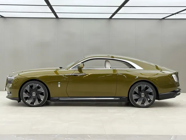 Rolls-Royce Spectre — Фото автомобиля 3