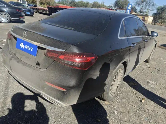 Mercedes-Benz E-Class — Фото автомобиля 3