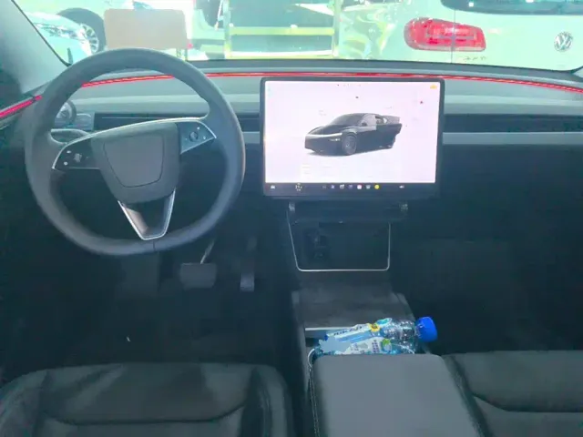 Tesla Model Y — Фото автомобиля 9