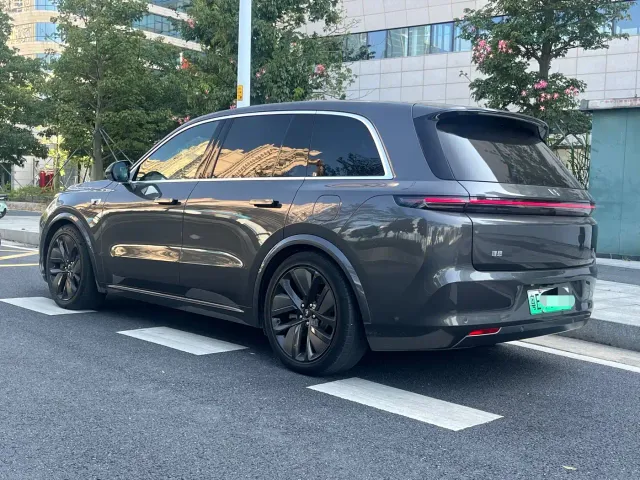 Li Auto L8 — Фото автомобиля 3