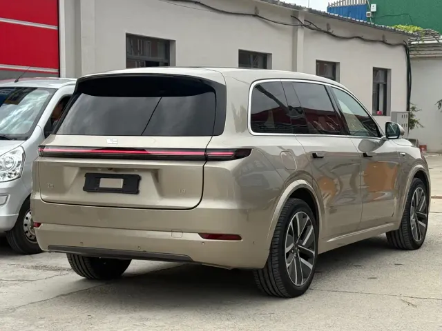 Li Auto L9 — Фото автомобиля 14
