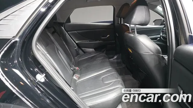 Hyundai AVANTE Avante (CN7) — Фото автомобиля 12