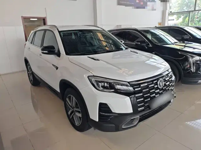 Changan CS75 — Фото автомобиля 3