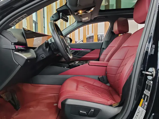 BMW i5 — Фото автомобиля 9