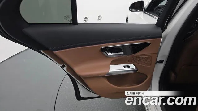 Mercedes-Benz E-Class — Фото автомобиля 24