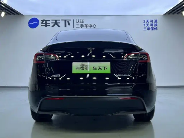 Tesla Model Y — Фото автомобиля 6