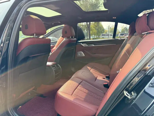 BMW 5 Series — Фото автомобиля 9