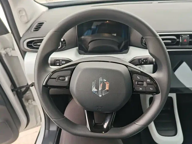 Leapmotor T03 — Фото автомобиля 10